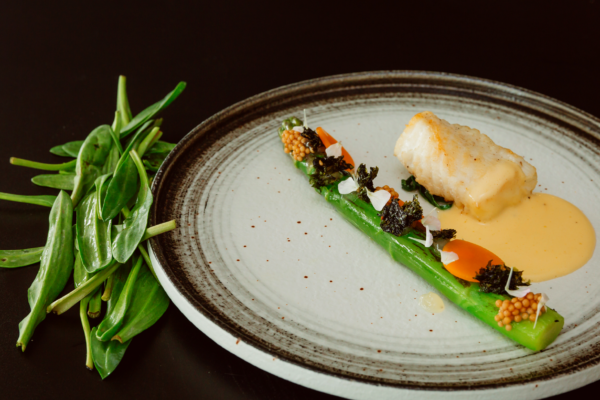 Zilte Asperge Met Zeewolf, Perfect Bij Fourchette